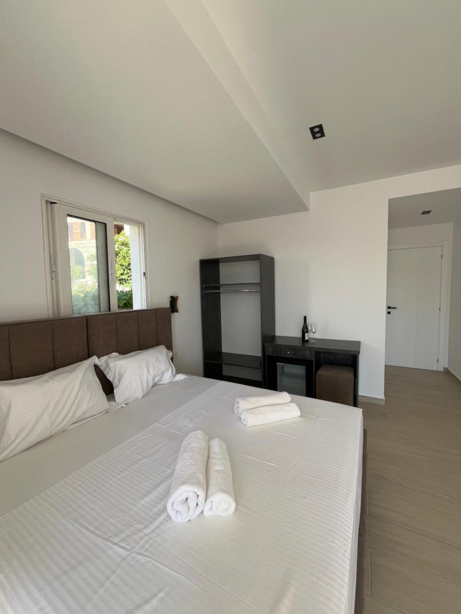 Hotel Del Mare Sarandë Esterno foto