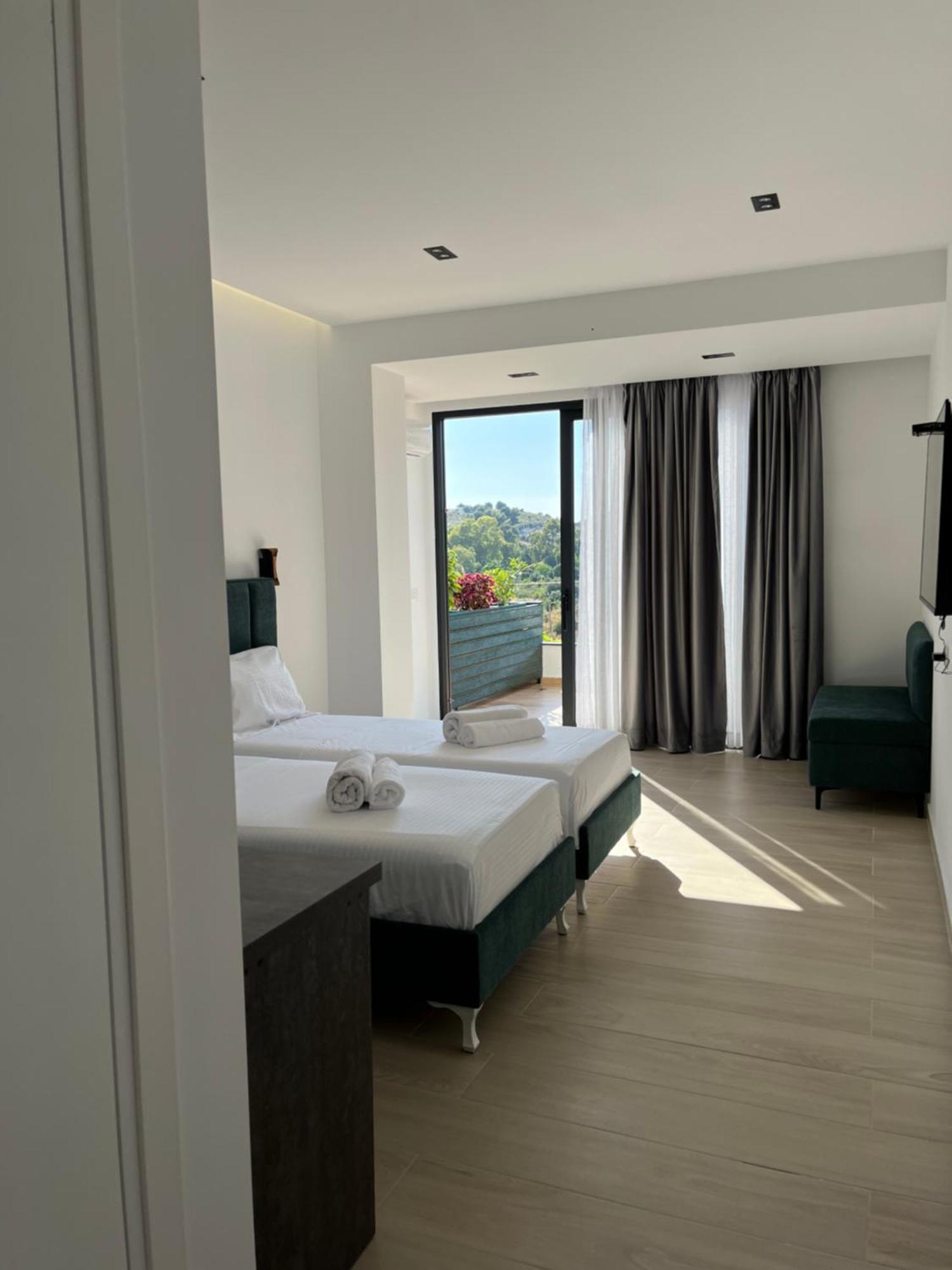 Hotel Del Mare Sarandë Esterno foto