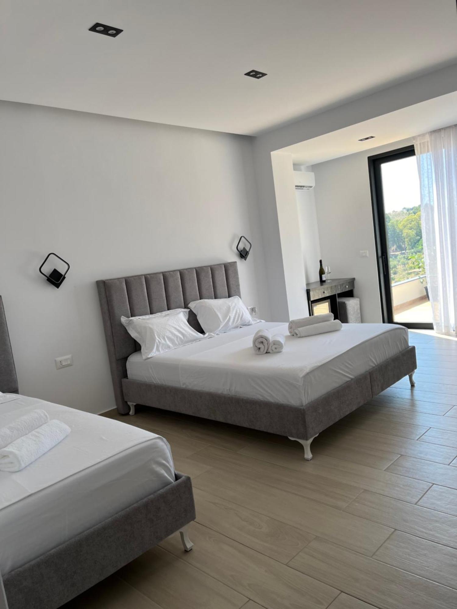 Hotel Del Mare Sarandë Esterno foto