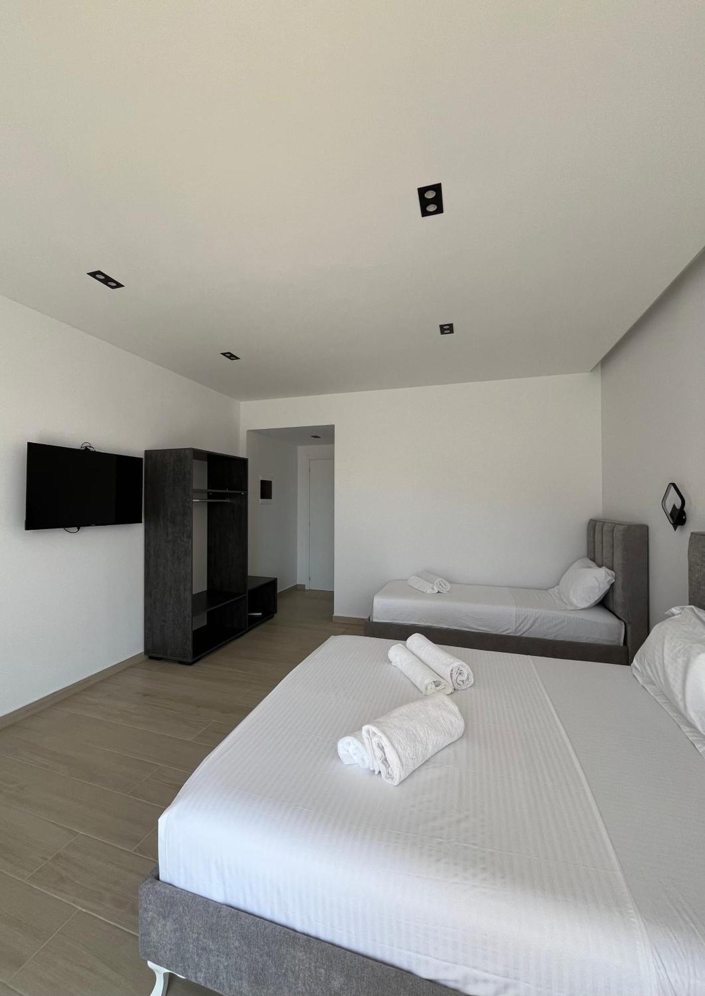 Hotel Del Mare Sarandë Esterno foto