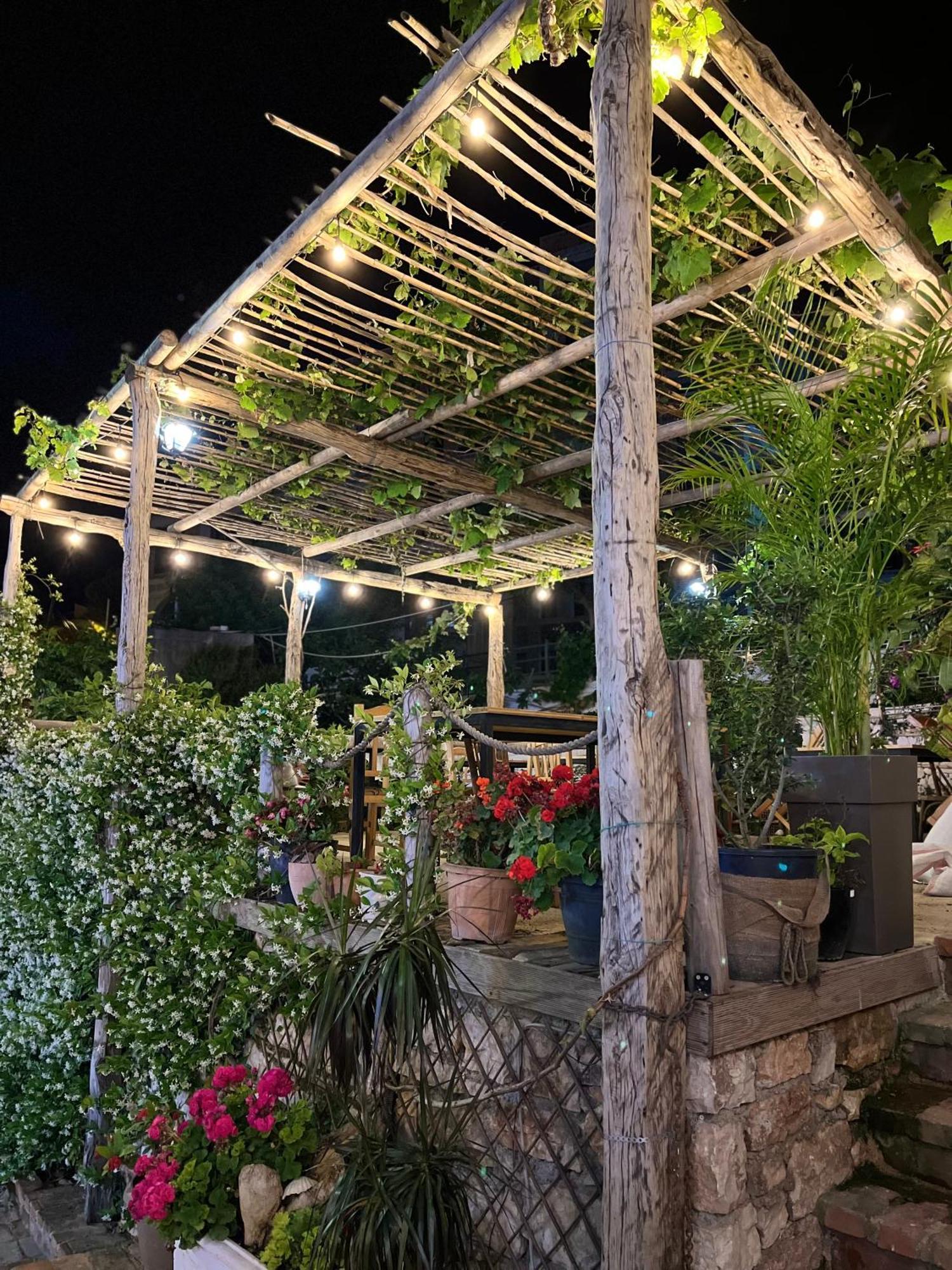 Hotel Del Mare Sarandë Esterno foto