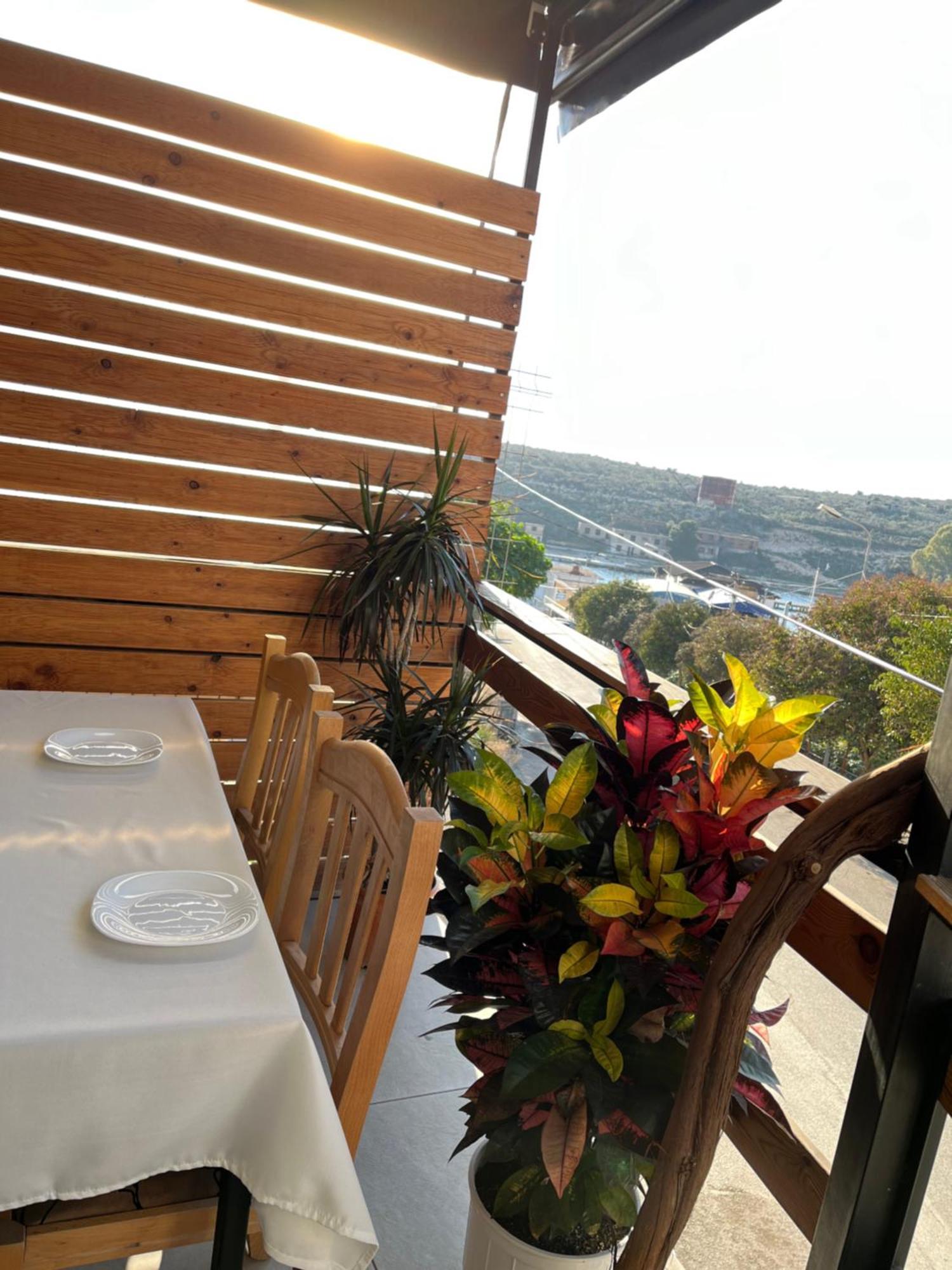 Hotel Del Mare Sarandë Esterno foto
